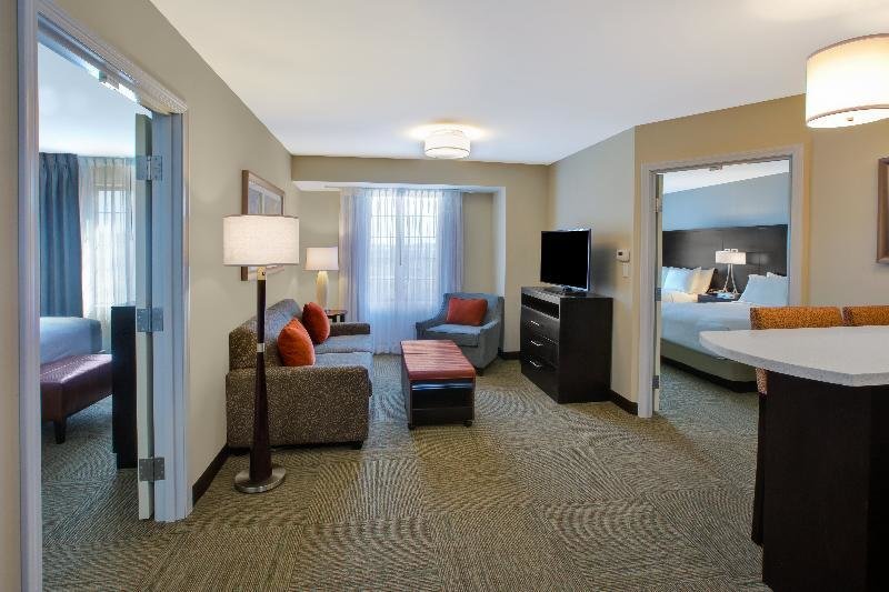 Двухместный люкс с 2 комнатами Staybridge Suites - Benton Harbor-St. Joseph, an IHG Hotel