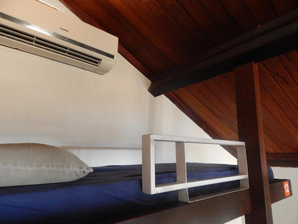 Кровать в общем номере Laranjeiras Hostel