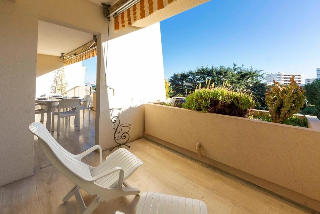 Apartment 3 bedroom apartment of 90m2 with a spacious terrasse and a parking spot