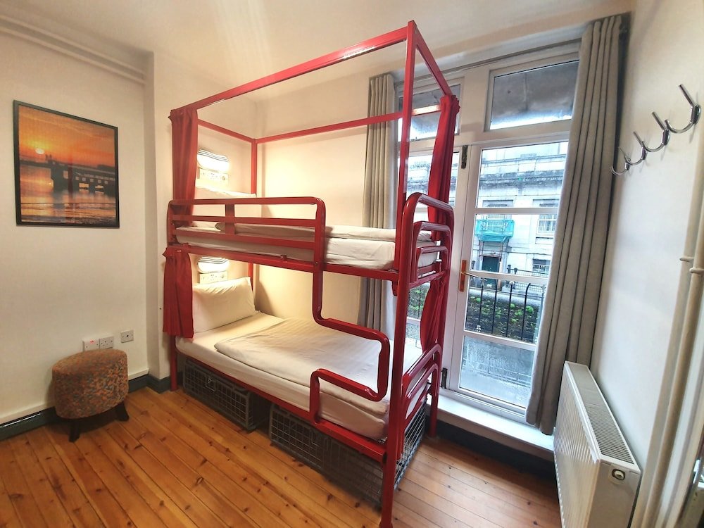 Четырёхместный номер Standard Galway City Hostel