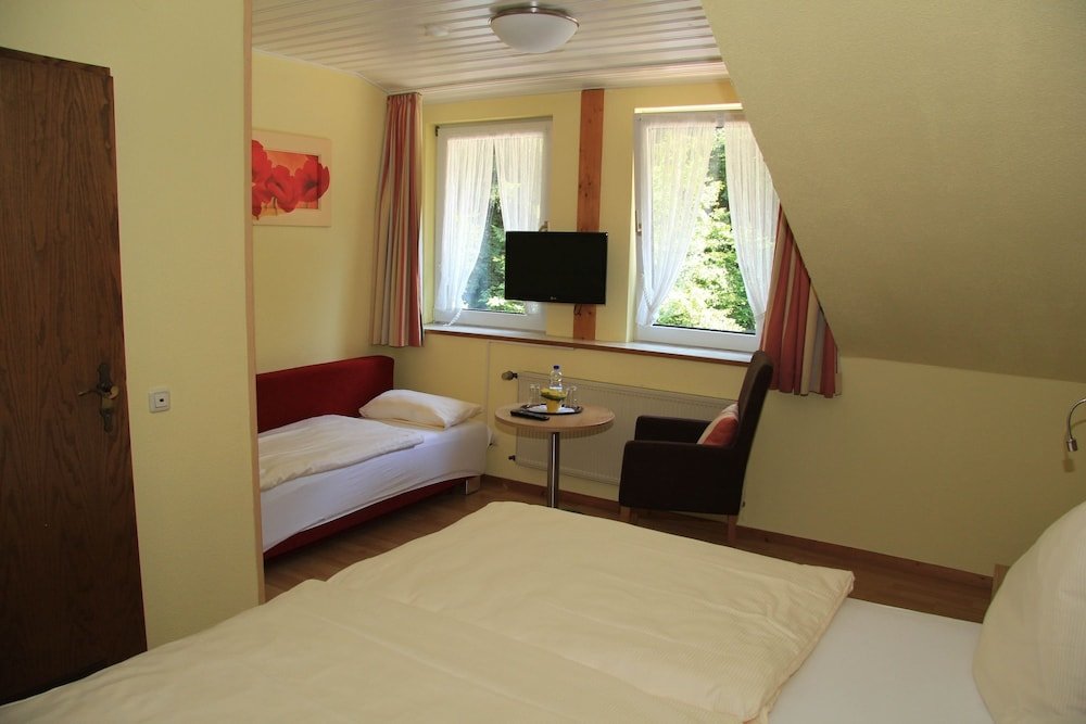 Standard Triple room Waldhotel Albachmuehle