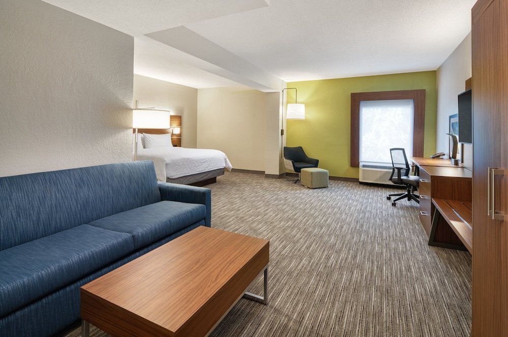 Двухместный люкс Holiday Inn Express Statesboro, an IHG Hotel