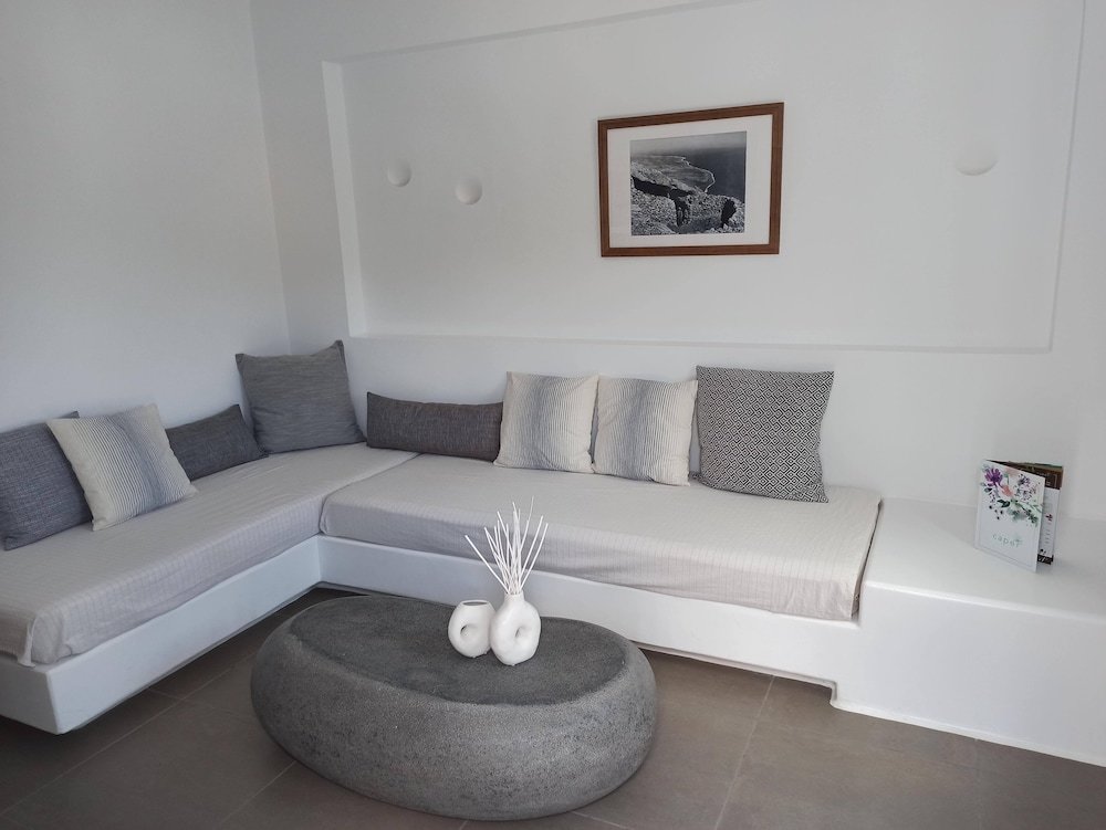 Семейный люкс с 2 комнатами Amphitrite Suites Santorini