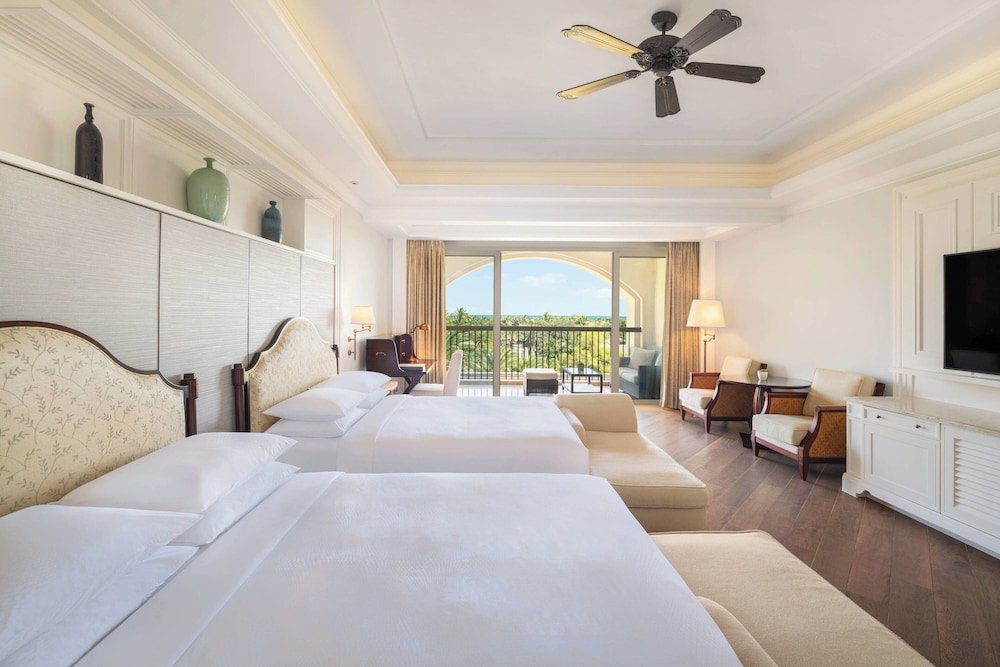Четырёхместный номер Standard с балконом и с видом на океан JW Marriott Sanya Haitang Bay Resort & Spa