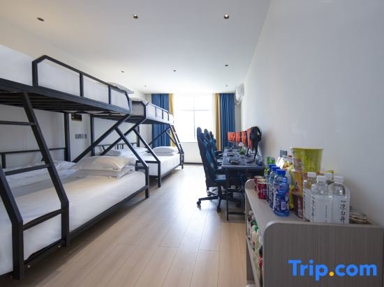 Кровать в общем номере Lanyi E-sports Hotel