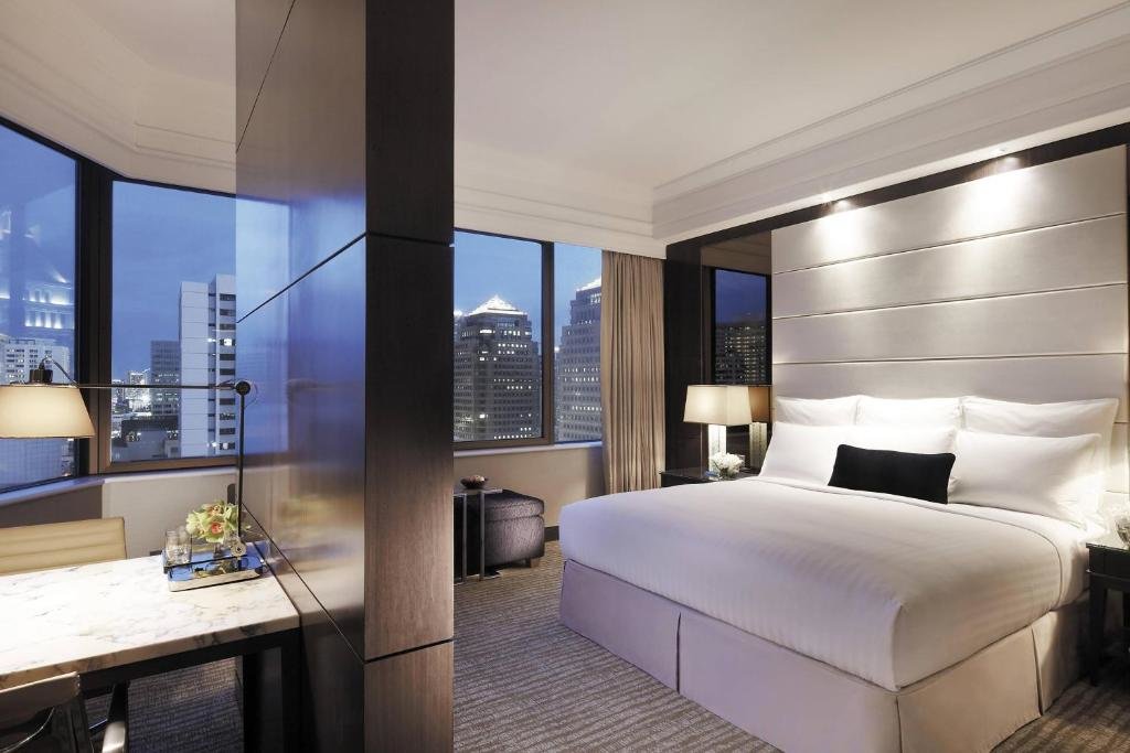 Executive Club room with city view Singapore Marriott Tang Plaza Hotel