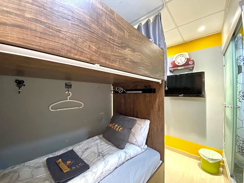Bed in Dorm (male dorm) AMU Dreamhouse 阿木旅舍