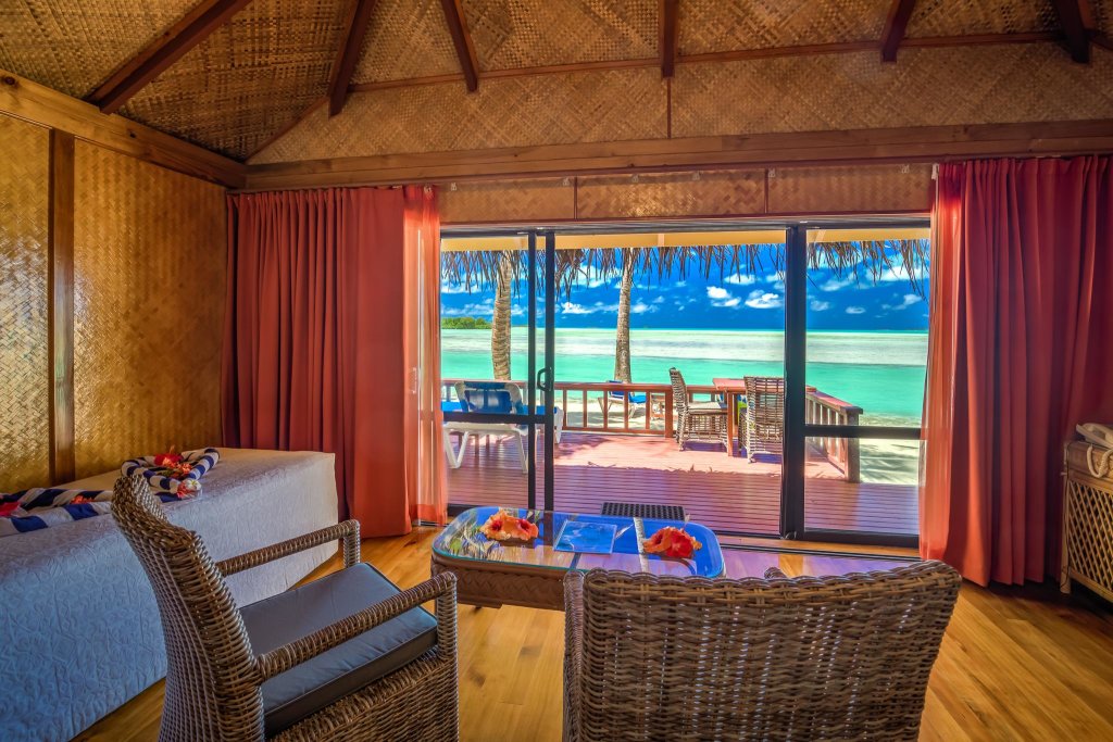 Бунгало Deluxe beachfront Aitutaki Lagoon Private Island Resort