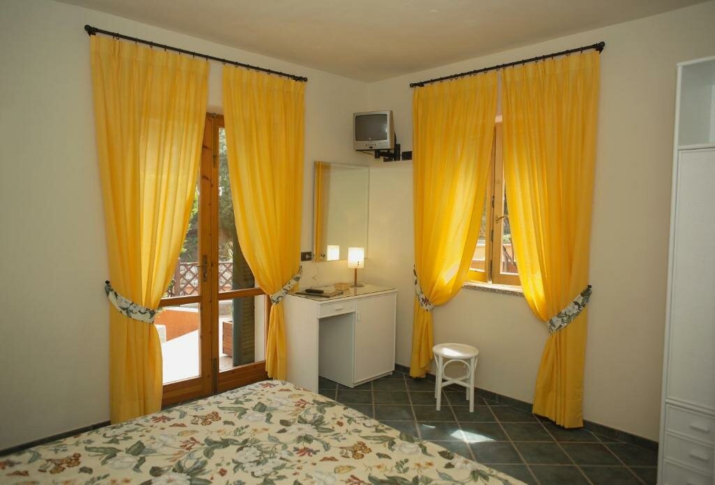 Standard Quadruple room with garden view Hotel Danila