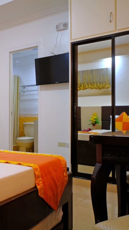 Deluxe Triple room Boracay Holiday Resort