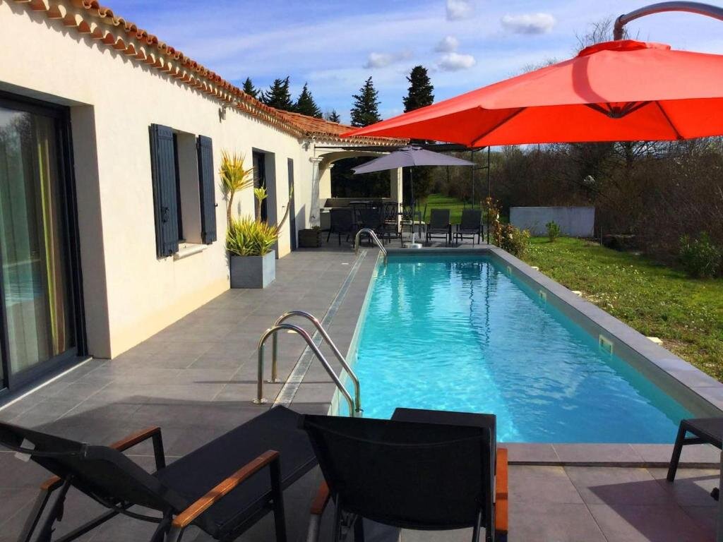 Villa charming family house with pool located at L'isle sur la sorgue - sleeps 8