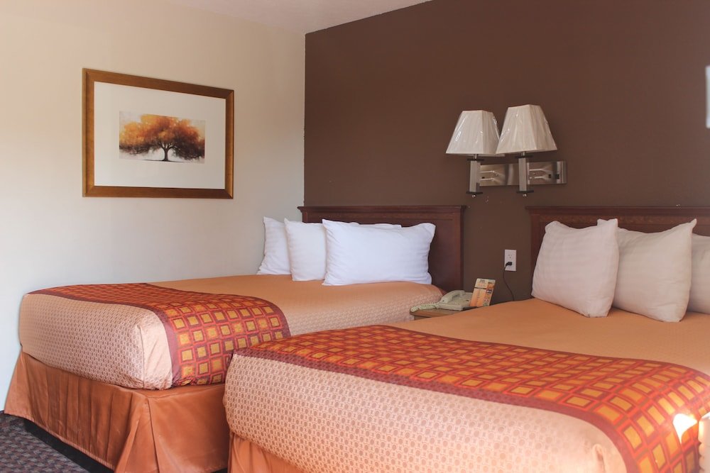 Standard Vierer Zimmer mit Balkon Travel Inn Omaha