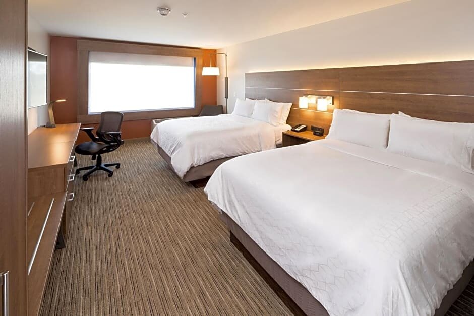 Standard Quadruple room Holiday Inn Express & Suites Alpena - Downtown, an IHG Hotel
