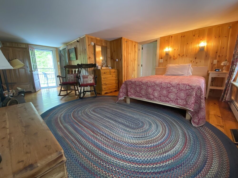 Deluxe Doppel Zimmer Keller mit Balkon James Place Inn Bed and Breakfast