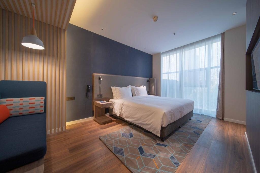 Двухместный люкс c 1 комнатой Holiday Inn Express Zhengzhou Guancheng, an IHG Hotel