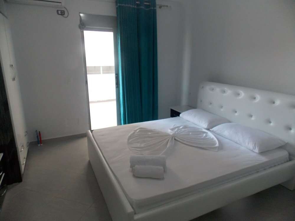 2 Bedrooms Apartment with balcony Doka Luxury Apartments