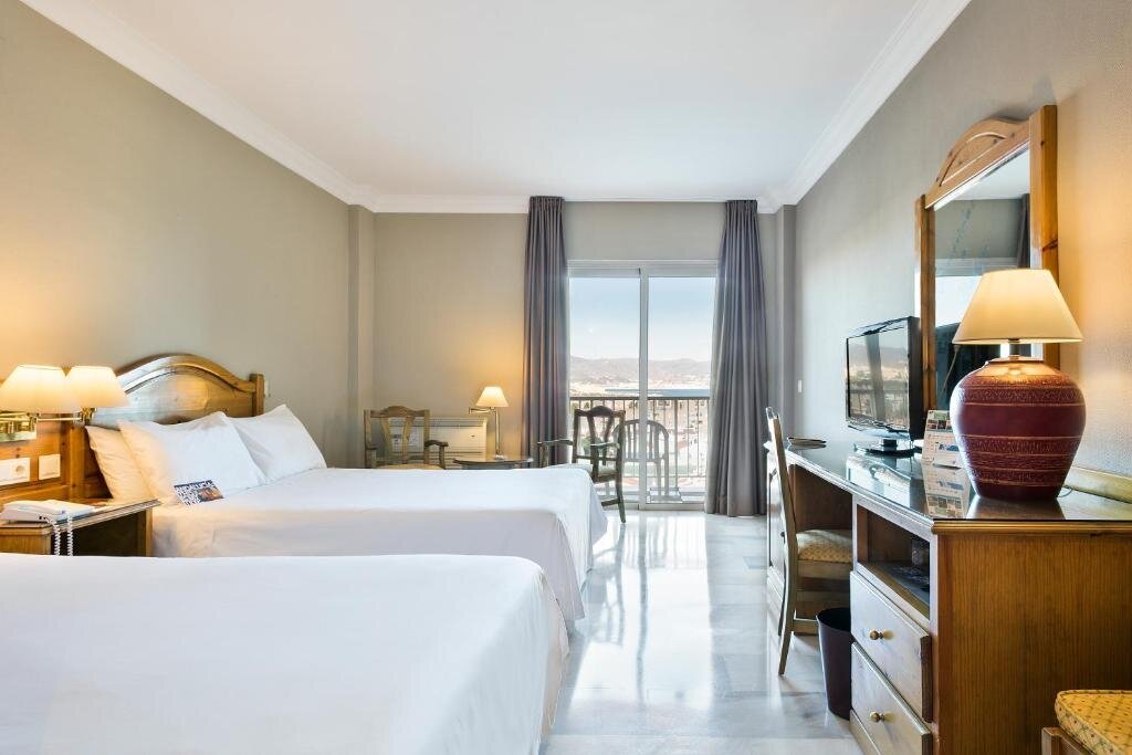 Номер смежный семейный с частичным видом на море Sol Guadalmar Hotel