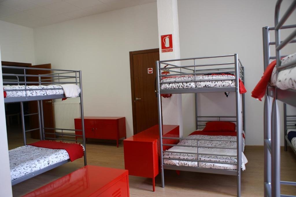 Кровать в общем номере Grelo Hostel