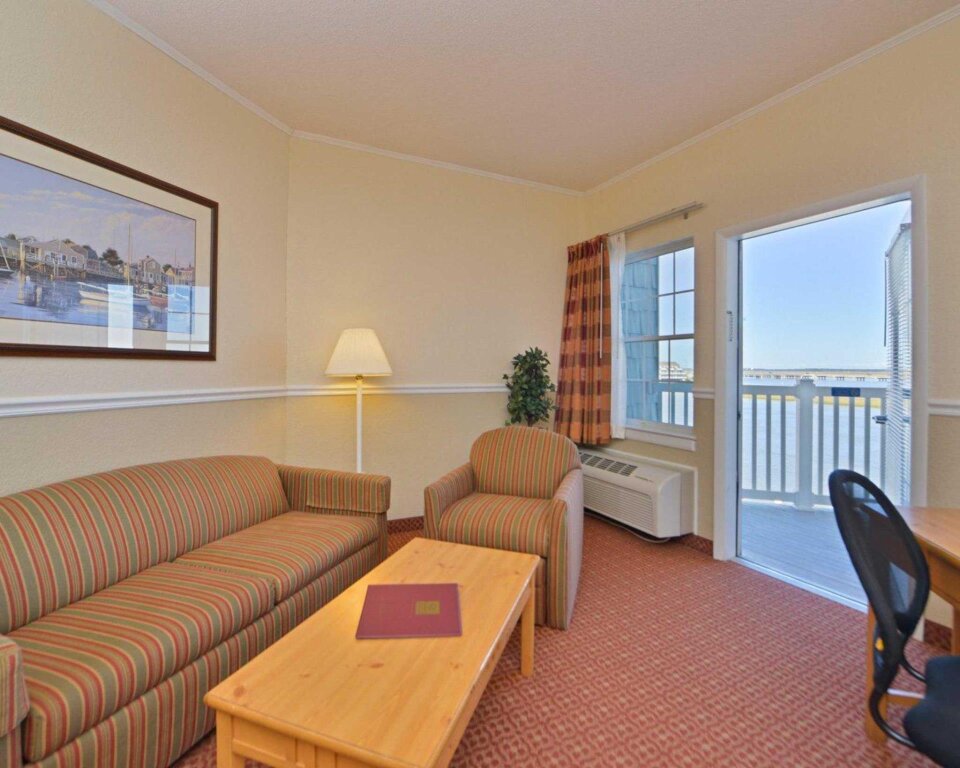 Camera Standard Comfort Suites Chincoteague Island Bayfront Resort