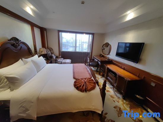 Люкс Deluxe с 2 комнатами Huaxia Hotel