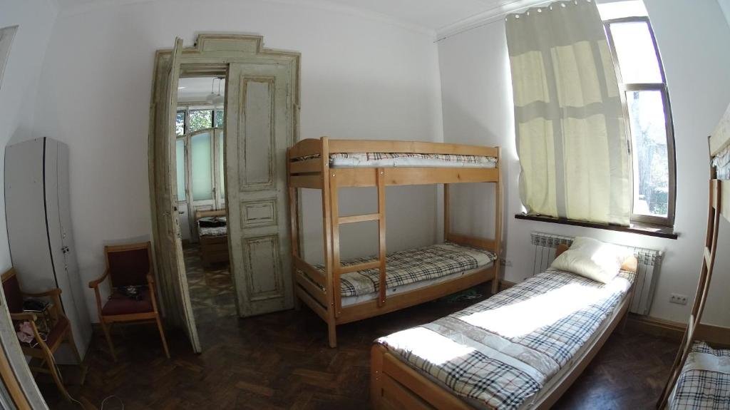 Кровать в общем номере Hostel MIF