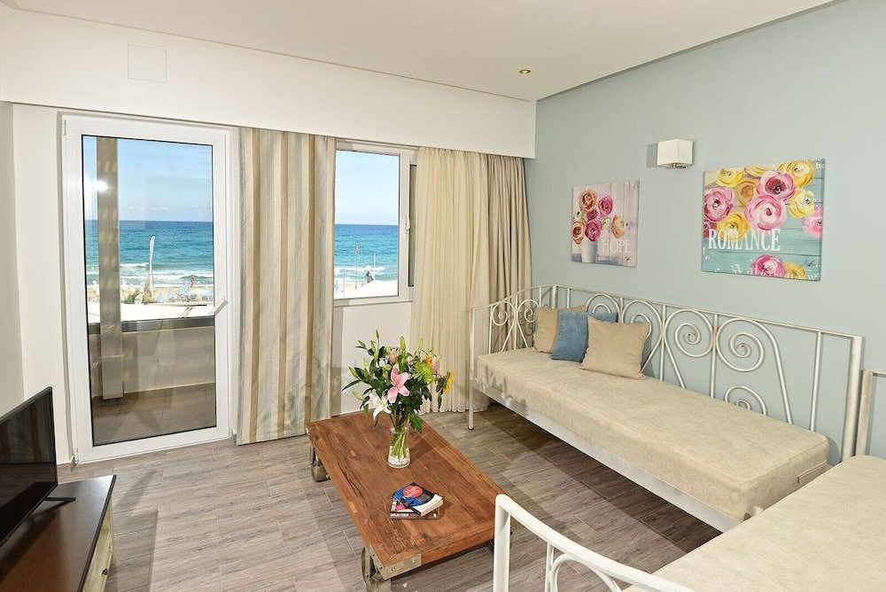 Апартаменты c 1 комнатой с видом на море Princess Irini Sea Front ApartHotel
