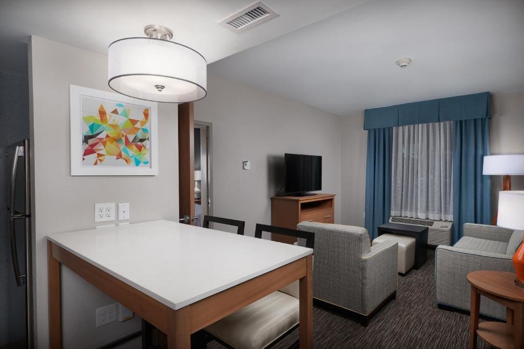 Четырёхместный люкс c 1 комнатой Homewood Suites By Hilton Cincinnati Midtown