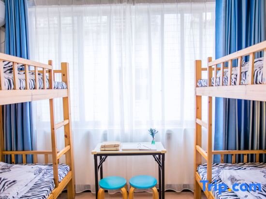 Кровать в общем номере Murphy Youth Hostel Guilin