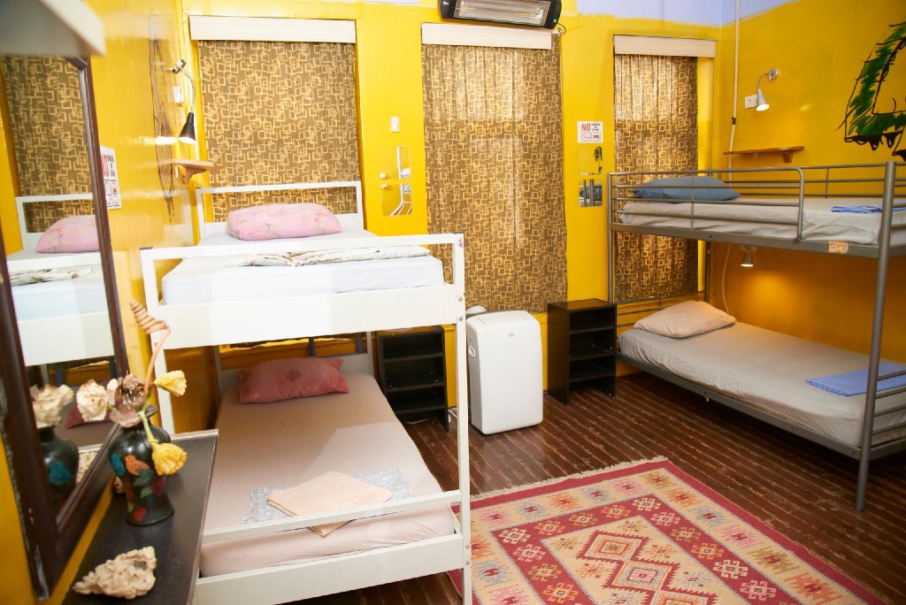 Кровать в общем номере Chilloutlya Hostel&Bar