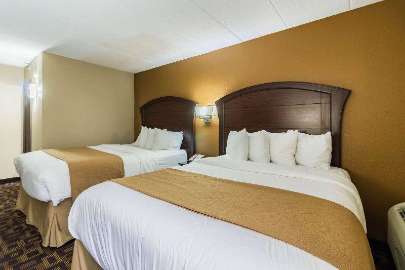 Номер Standard Quality Inn and Suites - Arden Hills