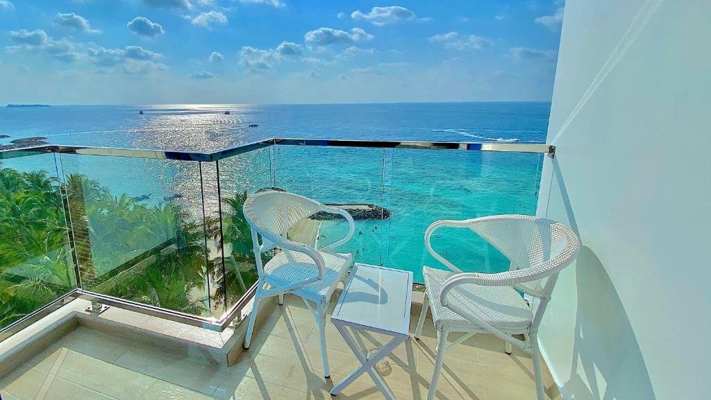 Семейный номер Deluxe с балконом и с видом на море Kaani Palm Beach
