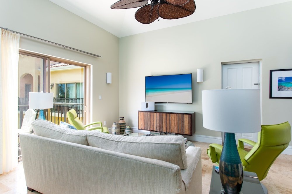1 Bedroom Standard room with balcony The Somerset on Grace Bay