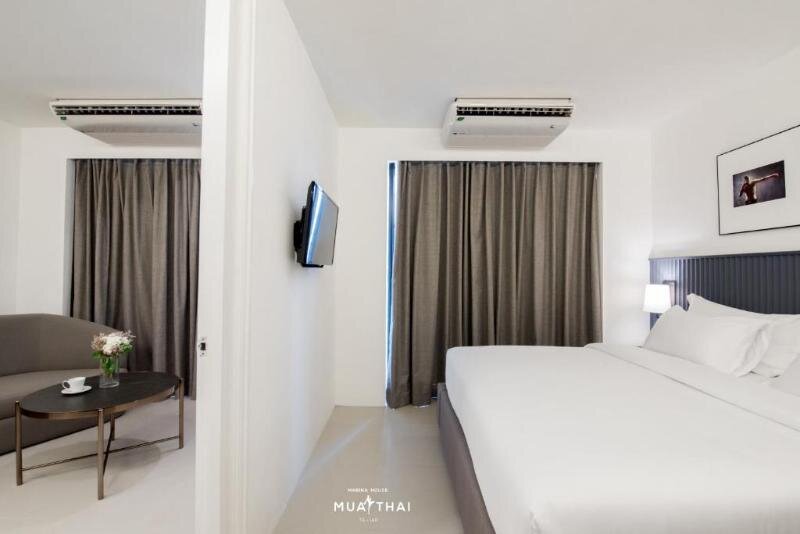 Suite 1 dormitorio con vista al mar Marina House MUAYTHAI Ta-iad Phuket