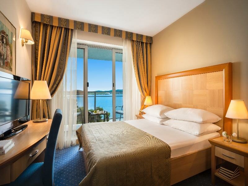 Camera doppia Superior con balcone e con vista mare Aminess Grand Azur Hotel