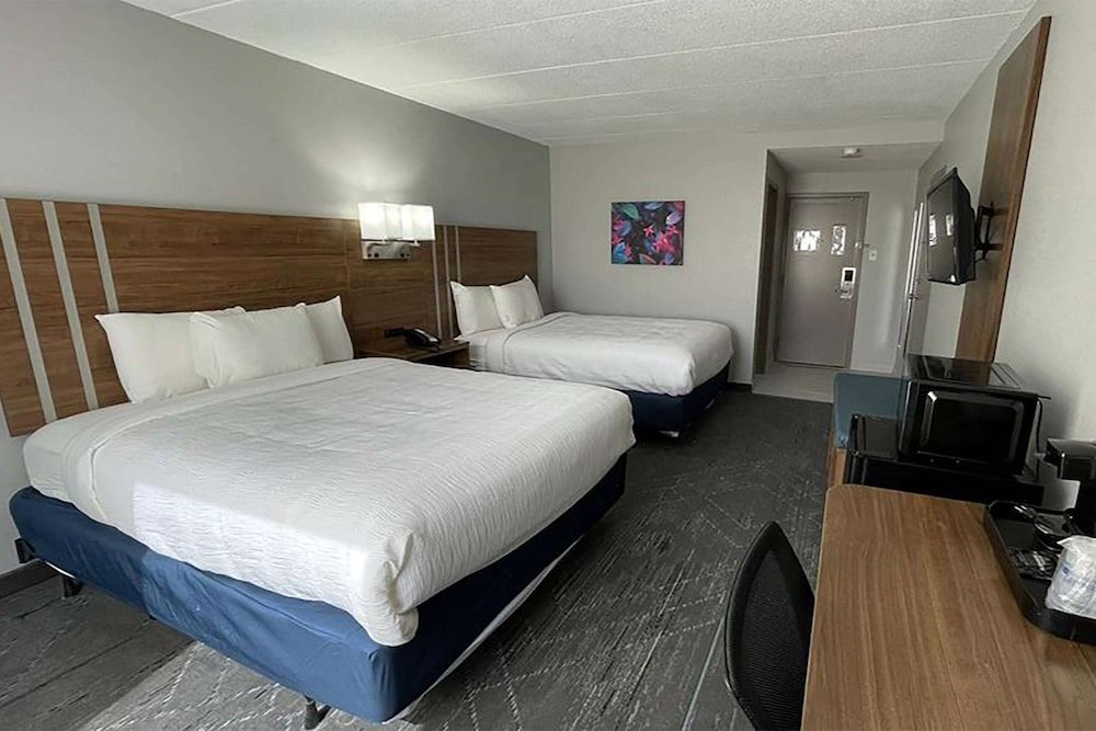 Standard quadruple chambre Days Inn & Suites by Wyndham Springfield OH