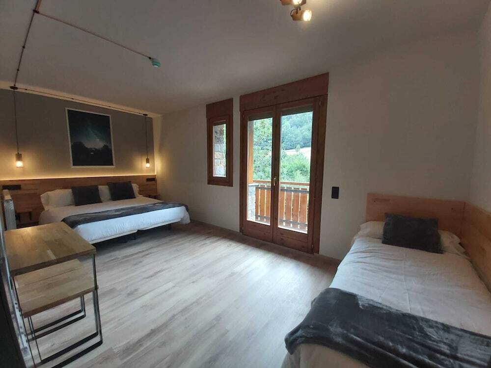 Confort simple chambre avec balcon Hotel Els Encantats