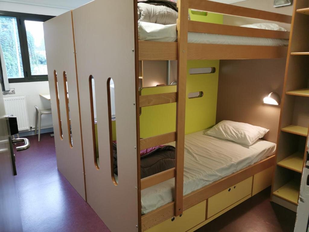Кровать в общем номере (женский номер) Auberge de Jeunesse HI Rouen