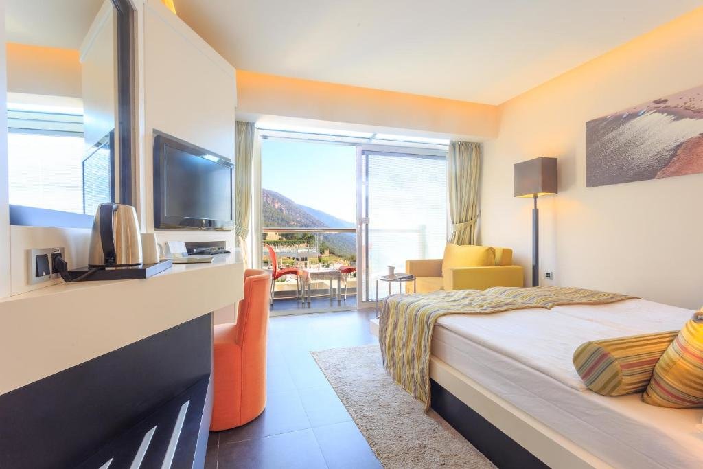 Standard Double room with balcony and with partial sea view Orka Sunlife Resort Hotel and Aquapark