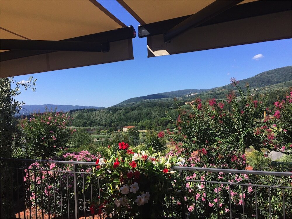 Camera familiare Standard con vista sulle montagne Villa Parri Residenza D'epoca