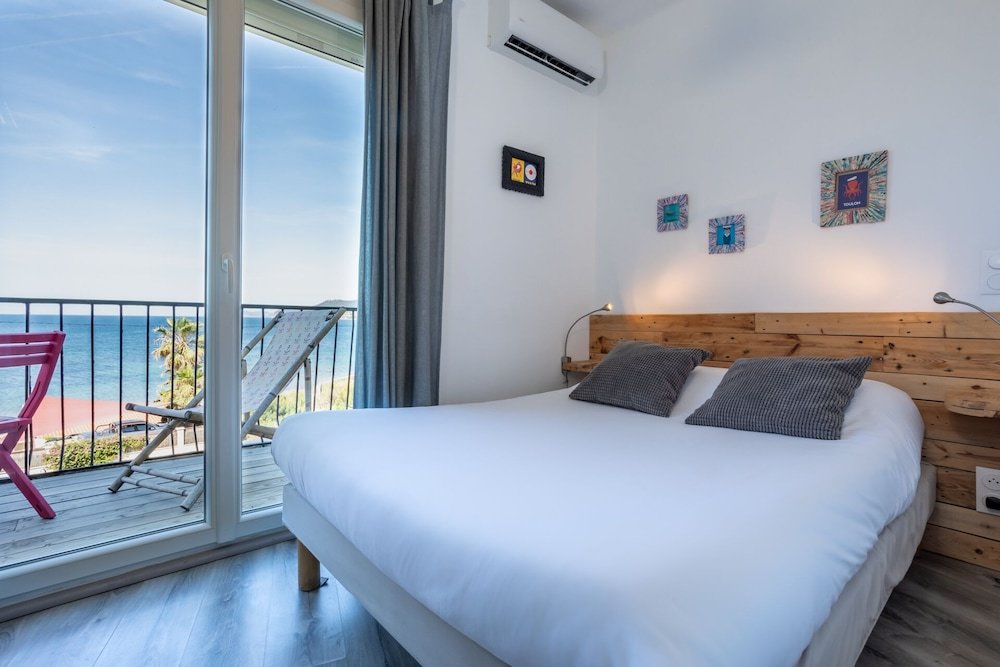 Habitación doble Económica con balcón y con vista al mar Hôtel Almanarre Plage - Hôtel Eco-Responsable face à la mer