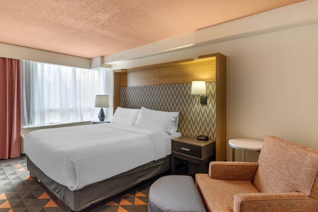 Номер Standard Holiday Inn Atlanta-Gas South Arena Area, an IHG Hotel