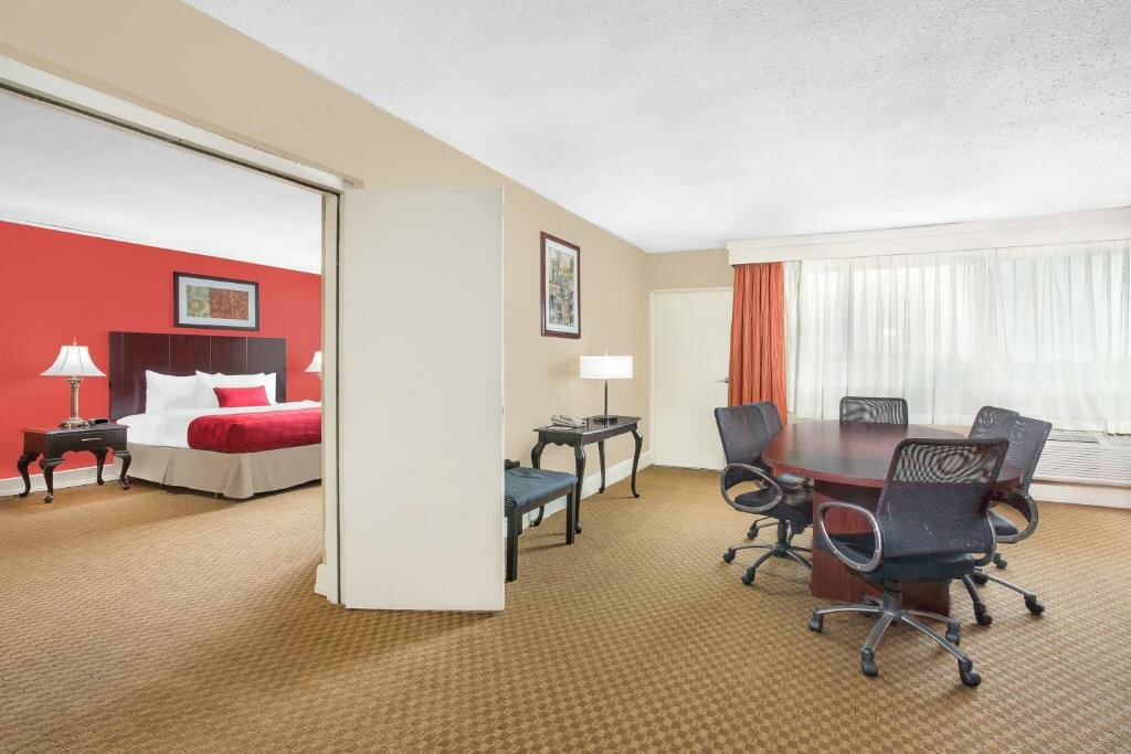Suite 2 camere Ramada Plaza by Wyndham Fayetteville Fort Bragg Area