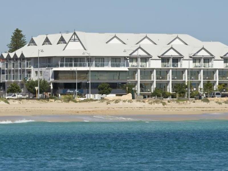 Двухместный номер Standard с балконом и с видом на океан Ocean Centre Hotel