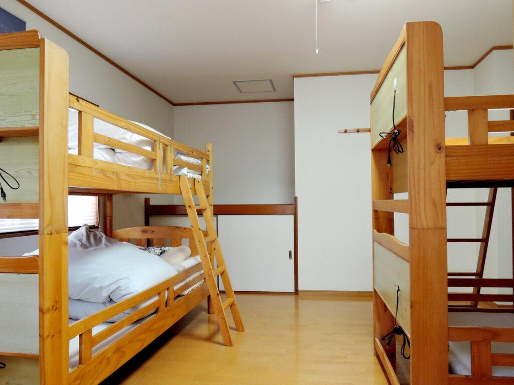 Кровать в общем номере (мужской номер) Beppu Yukemuri-no-oka Youth Hostel
