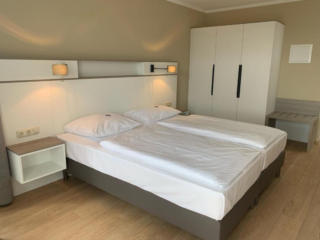 Standard Doppel Zimmer mit Seeblick Apartmenthaus Goor