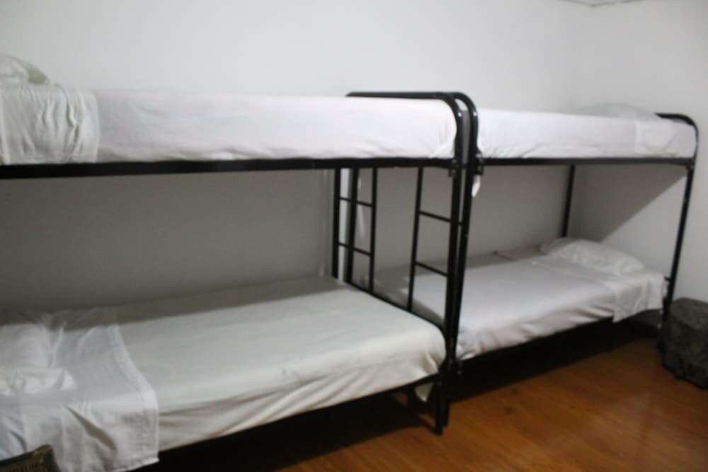Кровать в общем номере Hostal Café San Bernabe - Hostel