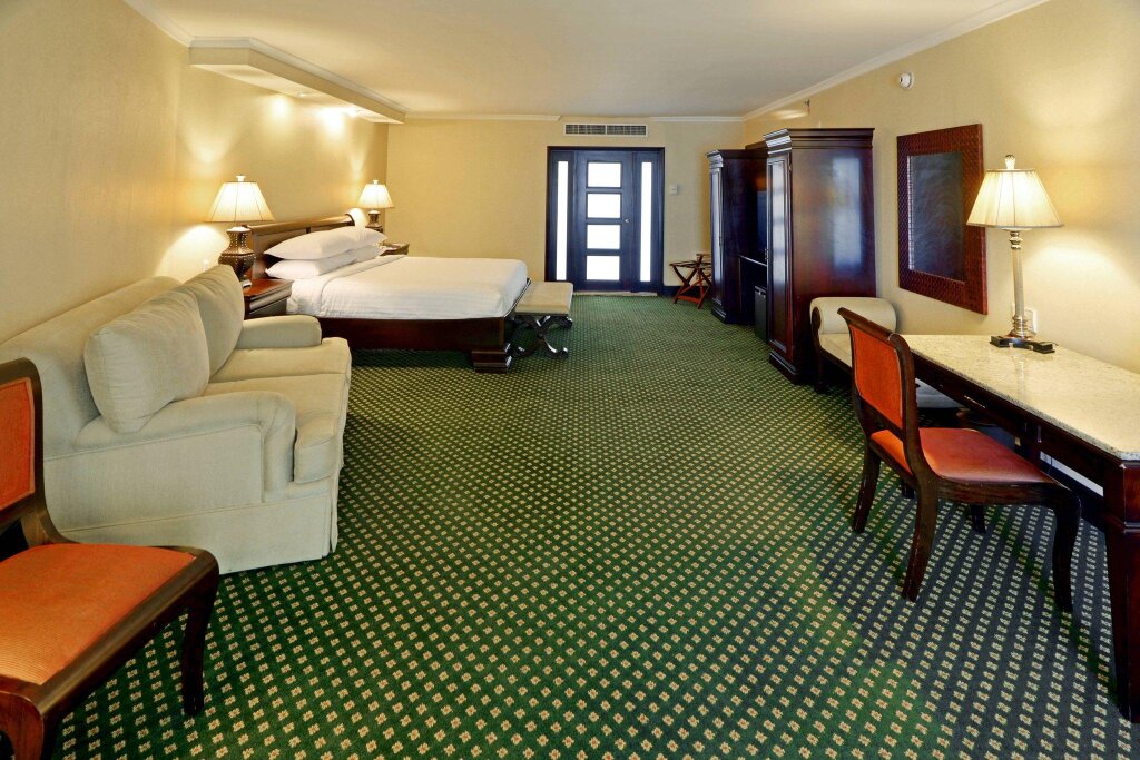 Двухместный полулюкс c 1 комнатой Marriott Torreon