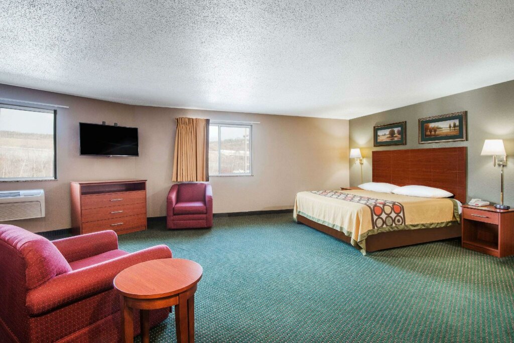 Double Suite Super 8 by Wyndham Clearfield