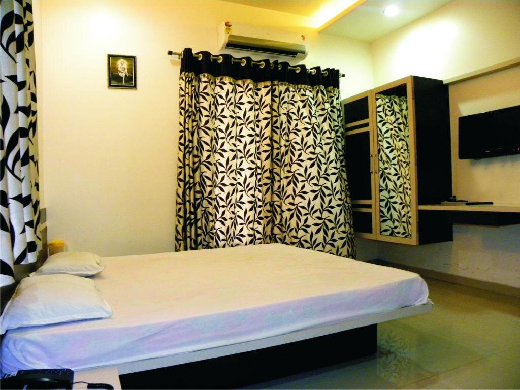 Standard Zimmer Hotel Shradha Saburi Palace