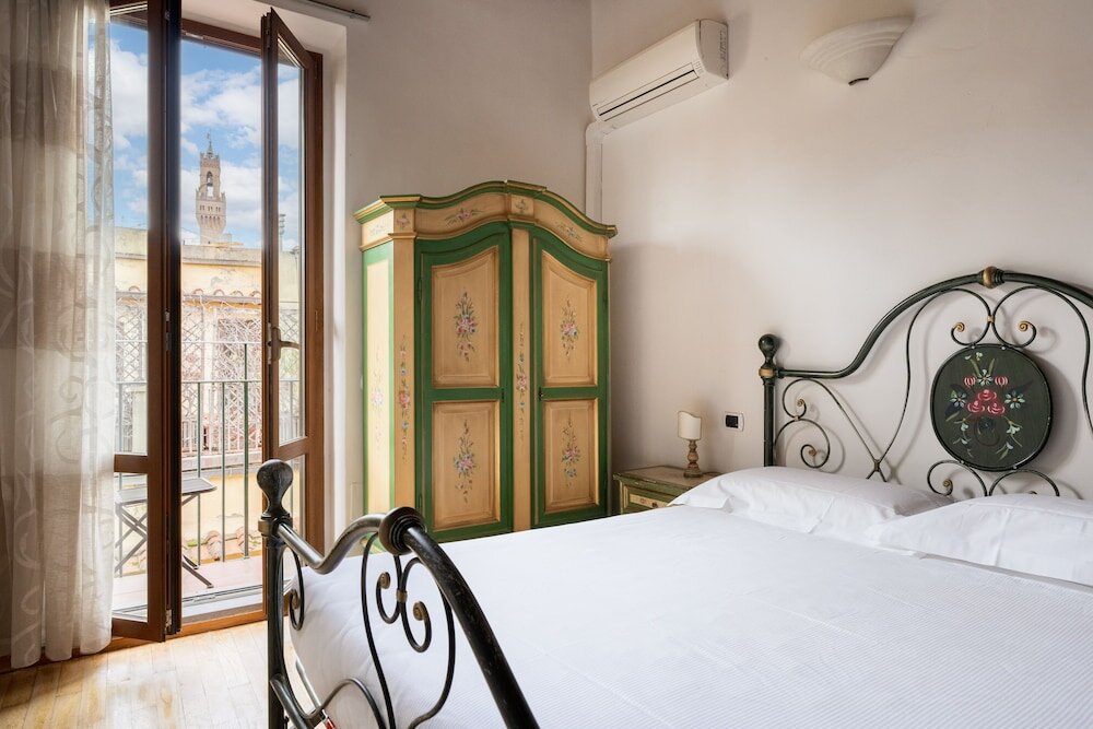 Suite 1 dormitorio con balcón Firenze Rentals